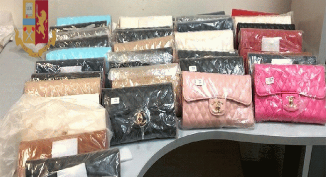 Napoli - Sequestrati 13 quintali di capi di abbigliamento e accessori con marchi contraffatti