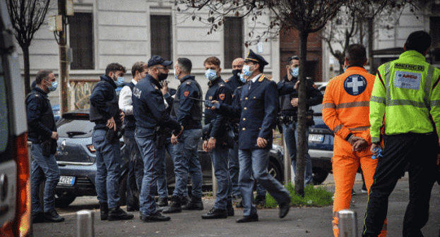 Rapina al Credit Agricole di Milano, i malviventi scappano dalle fogne