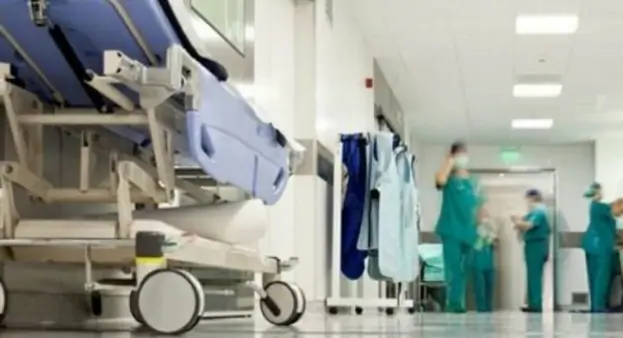 Allarme OMS: "Reparti di medicina pieni di malati Covid, ospedali quasi al collasso"