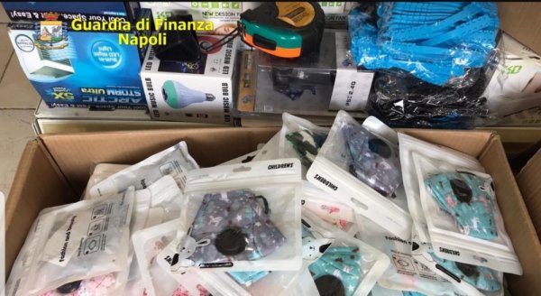 Napoli - Sequestro di dispositivi sanitari e articoli sportivi non a norma