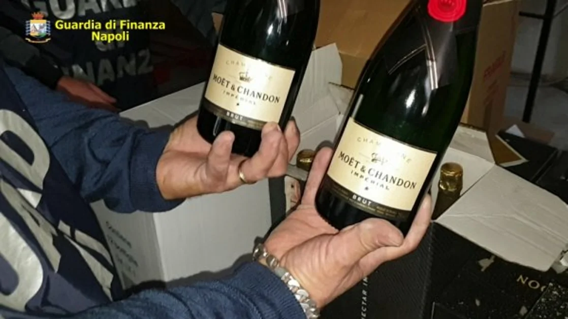 San Giuseppe Vesuviano - Producevano clandestinamente champagne e olio: due denunce