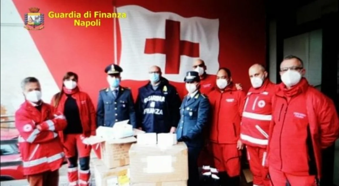 Napoli - Emergenza coronavirus, Gdf dona 30mila mascherine alla Croce Rossa