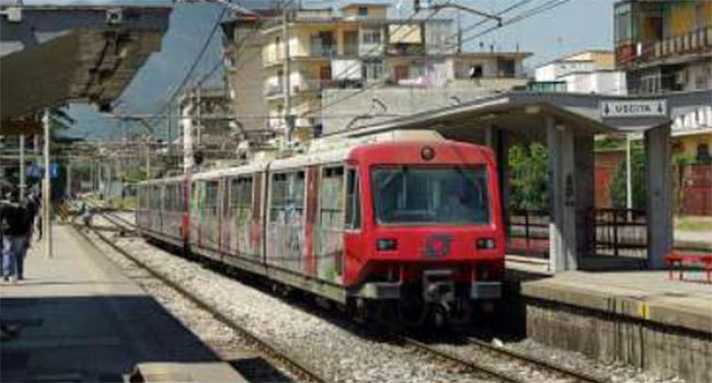 Pompei - Molesta donna su treno Circum, arrestato 36enne stabiese