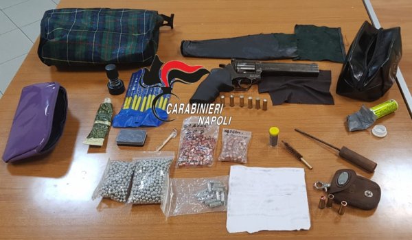 Castellammare di Stabia - Da arma giocattolo a pistola vera, arrestato 31enne