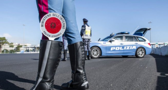 Pompei - Controlli della Polizia: 41enne di Torre Annunziata denunciato per oltraggio e minaccia a P.U.