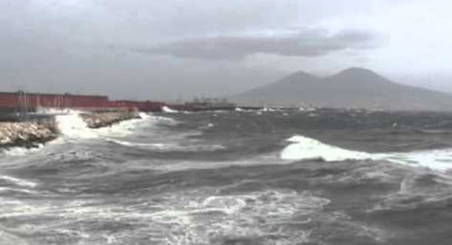 Campania, allerta meteo per vento forte e mare agitato
