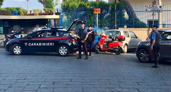 Torre Annunziata - Controlli dei carabinieri, in strada con chilo di marijuana: arrestato