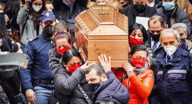 Napoli - Femminicidio, il funerale della prof. Ornella Pinto: dolore e commozione