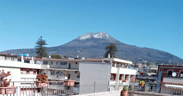 Si abbassano le temperature, torna la neve sul Vesuvio