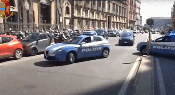 Napoli - Zona dei baretti, controllo a tappeto dei carabinieri: elevate 160 sanzioni