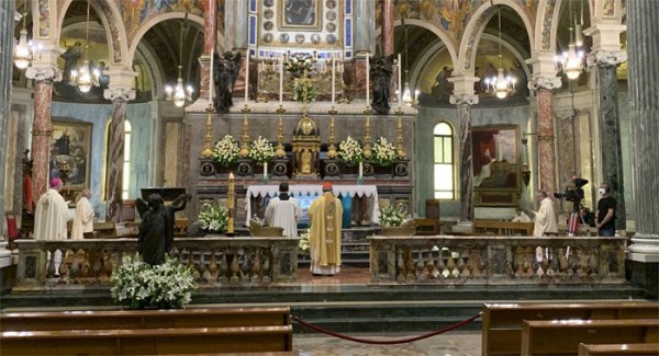 Pompei - Al Santuario dal 1° maggio appuntamento con la preghiera alla Madonna del Rosario