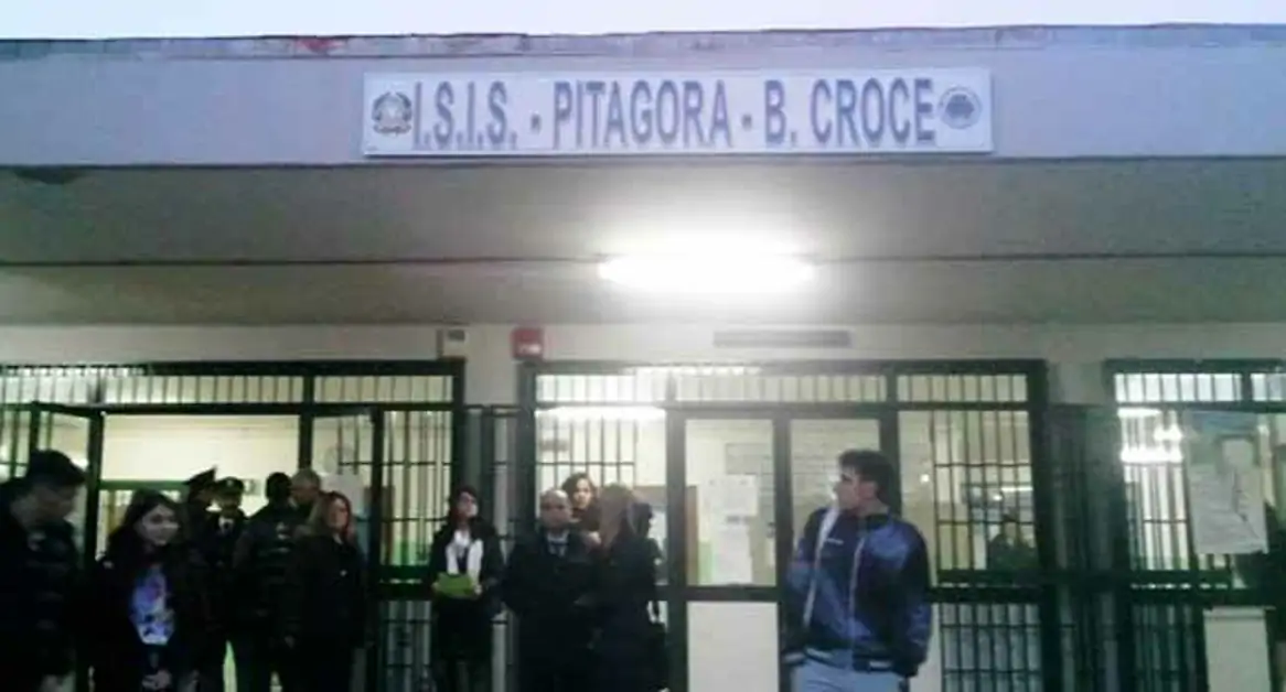 Torre Annunziata - Liceo Pitagora-Croce, no alla prima classe indirizzo musicale: la protesta dei docenti