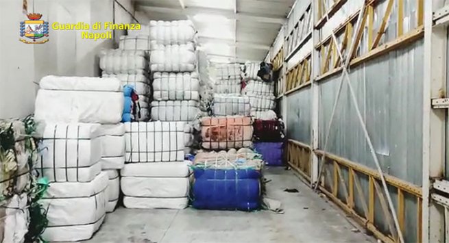 Sequestrate 400 tonnellate di rifiuti tessili in un deposito, 2 denunce 
