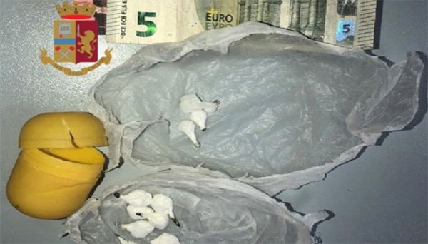 Napoli - Ai domiciliari, spaccia droga dal balcone: trasferito in carcere 