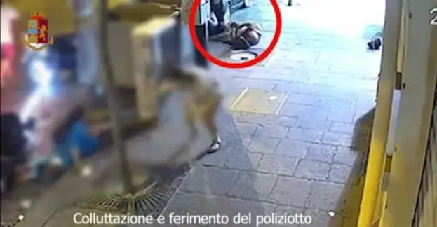 Napoli - Poliziotto ferito a colpi d'arma da fuoco per bloccare rapinatore, il video