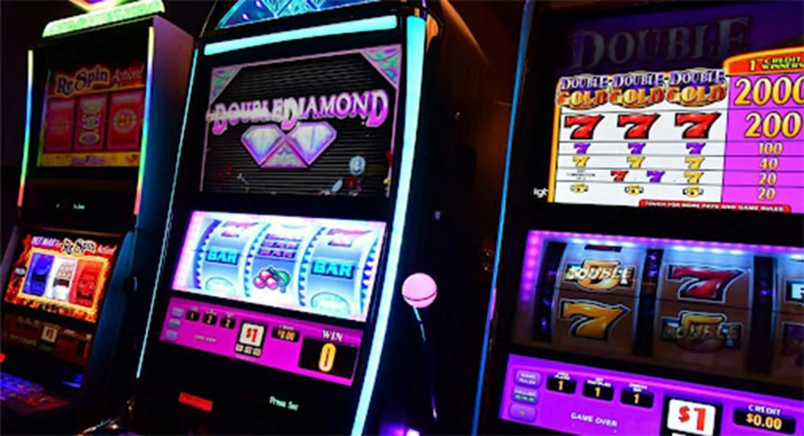 Slot machine: dai casinò ai bar, la storia delle macchinette da gioco 