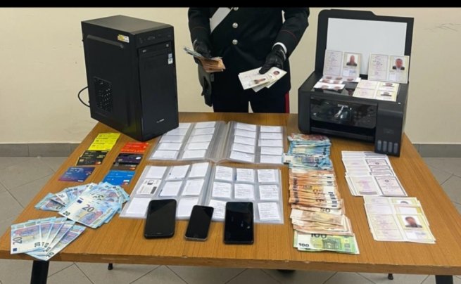 Gragnano - Green pass, banconote e carte identità falsi: arrestato 26enne 