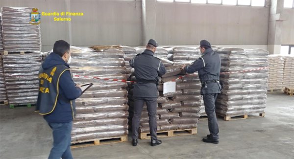 GdF sequestra oltre 50 tonnellate di pellet non sicuro nel Salernitano