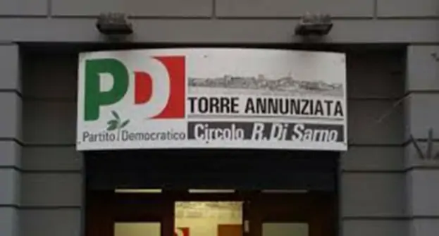 Torre Annunziata - Blitz al Comune, il Pd: «Concludere l'esperienza amministrativa del sindaco Ascione»