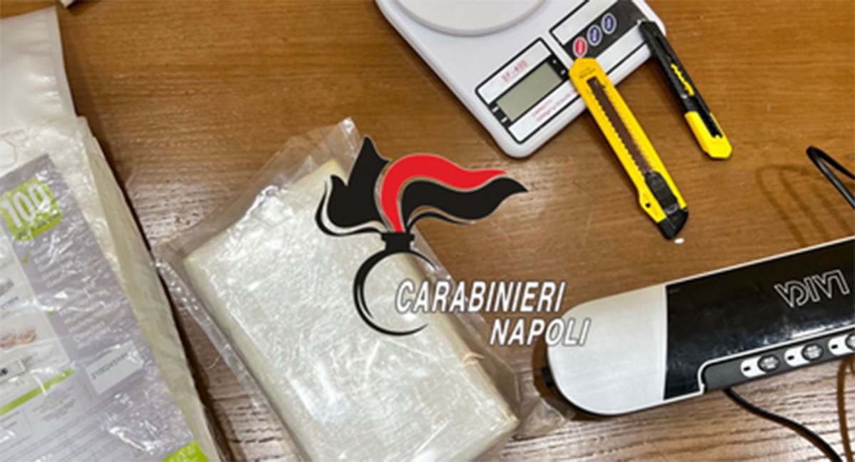 Panetto di cocaina per oltre mille dosi, un arresto nel Napoletano