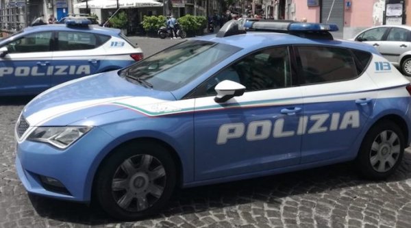 Napoli - In auto con la droga, fermato e arrestato