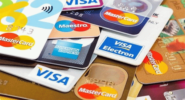 Napoli - Compra cellulare con carta di credito rubata, arrestato dalla Polizia
