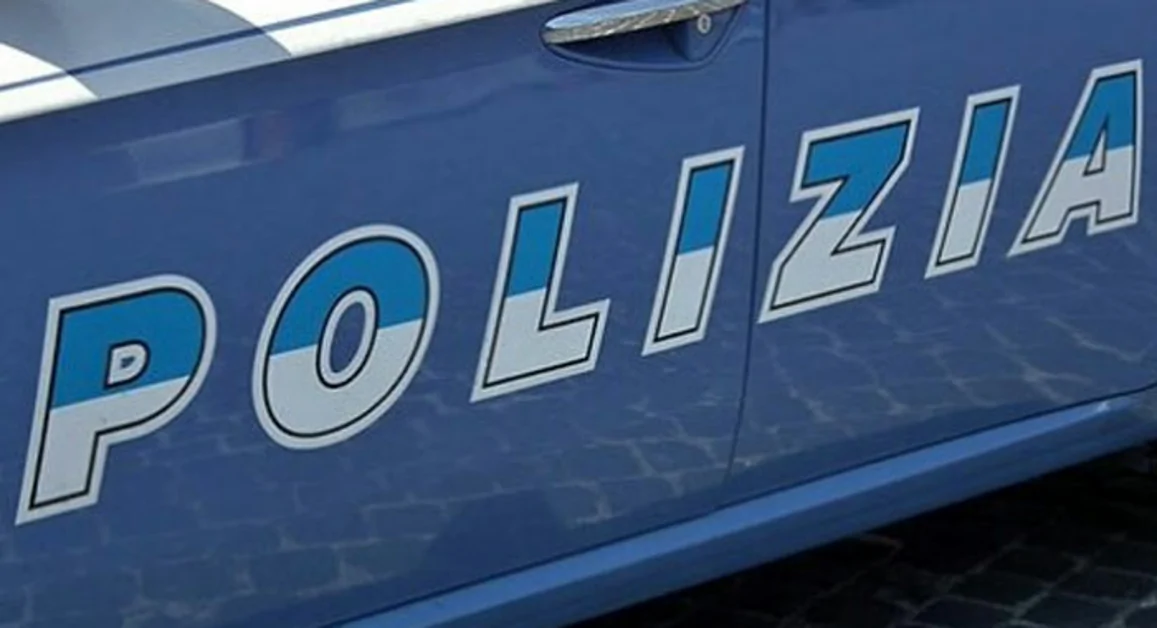 Napoli - Vende bibite senza licenza a Mergellina, aggredisce poliziotti