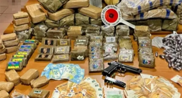 Polizia sequestra oltre 100 kg di droga, due arresti