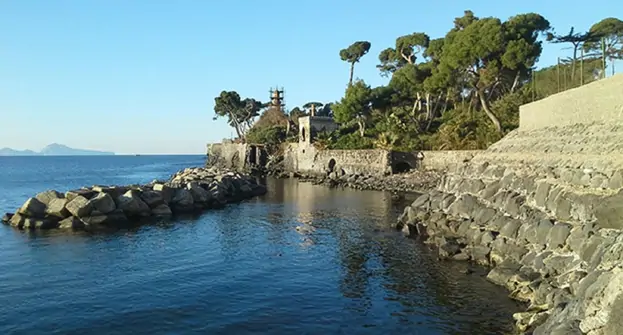 Torre Annunziata - Spiaggia di Capo Oncino interdetta ai bagnanti
