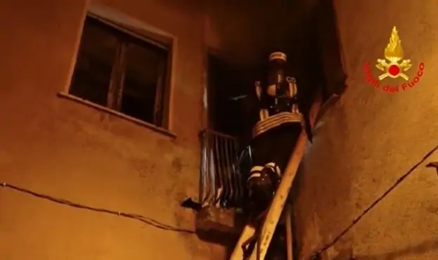 Incendio in una abitazione, morto un uomo nell'Avellinese