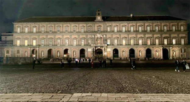 Dicembre al Palazzo Reale di Napoli, l'Albero di Natale e il Presepe del Re