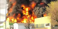 Incendio in un'azienda chimica a Novara, il sindaco: "State a casa"
