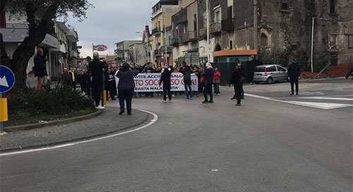 Da Torre Annunziata a Pompei per protestare contro la chiusura del pronto soccorso di Boscotrecase
